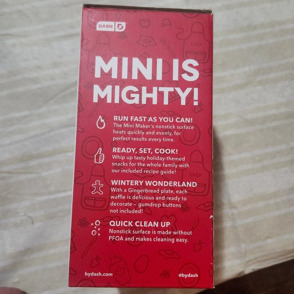 Dash Gingerbread Man Mini Waffle Maker Red 4